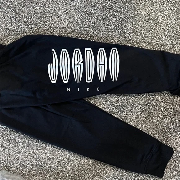 NEW! PURPLE & BLACK JORDAN 2-PIECE ZIP-UP & SWEATPANTS SET. SIZE 6. BOYS. - Picture 3 of 11